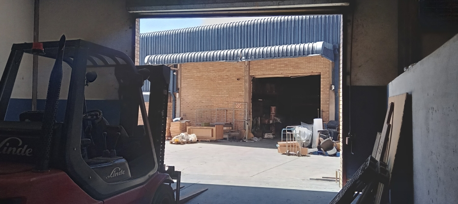 To Let commercial Property for Rent in Benrose Gauteng