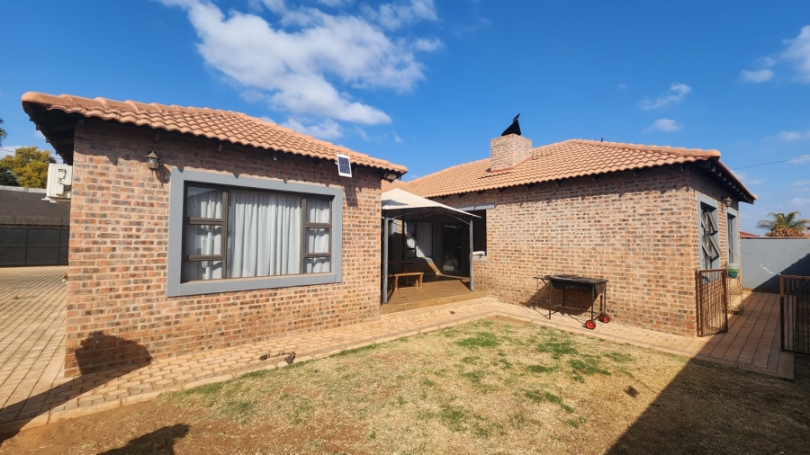 4 Bedroom Property for Sale in Doornpoort Gauteng