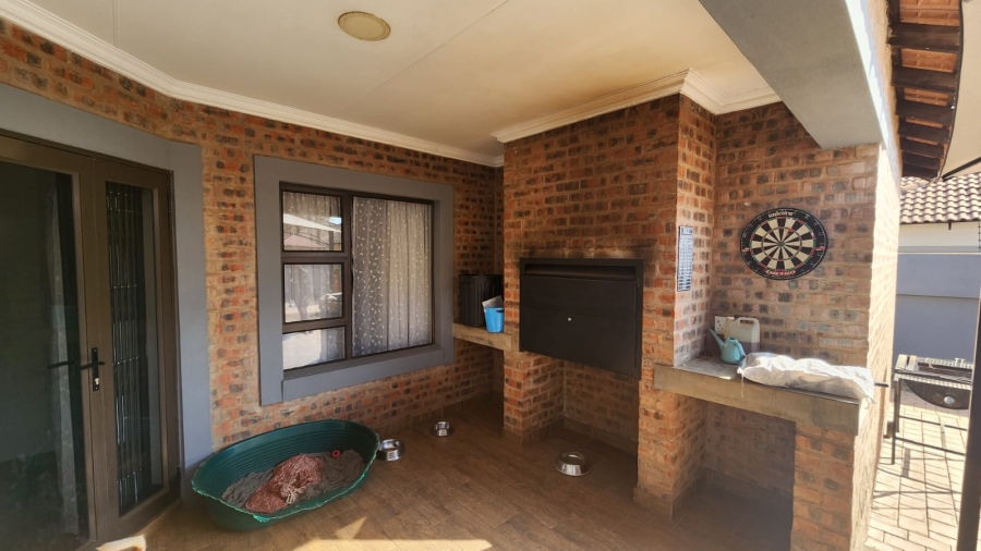 4 Bedroom Property for Sale in Doornpoort Gauteng