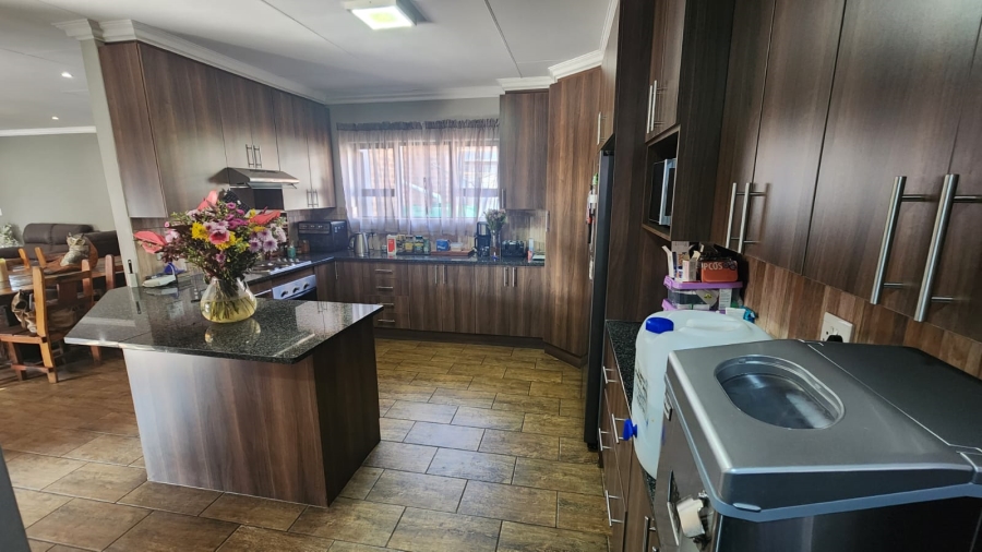 4 Bedroom Property for Sale in Doornpoort Gauteng