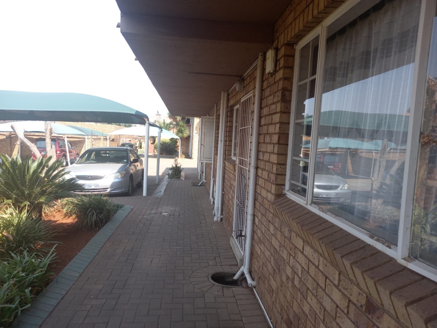 To Let 2 Bedroom Property for Rent in Kenleaf Gauteng