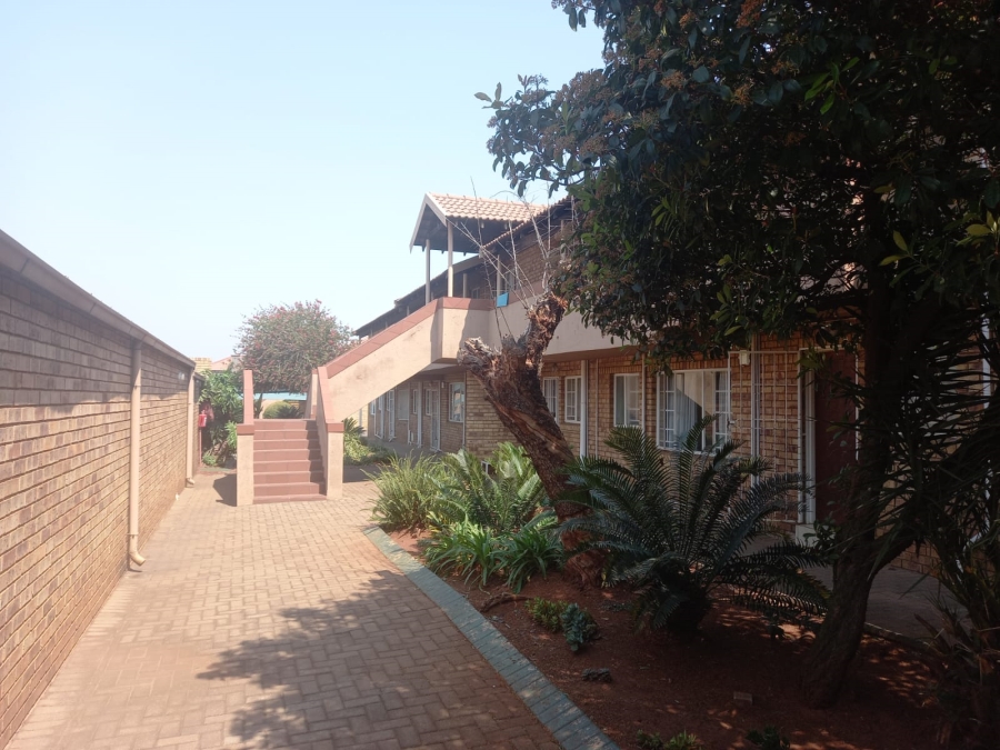 To Let 2 Bedroom Property for Rent in Kenleaf Gauteng