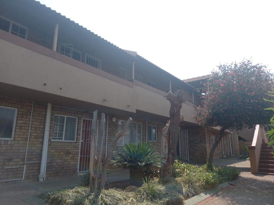 To Let 2 Bedroom Property for Rent in Kenleaf Gauteng