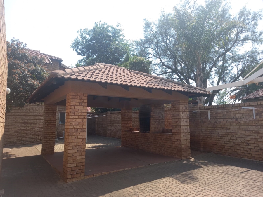 To Let 2 Bedroom Property for Rent in Kenleaf Gauteng