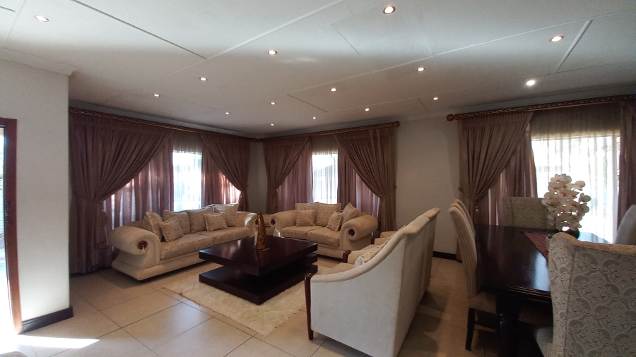 5 Bedroom Property for Sale in Parkrand Gauteng