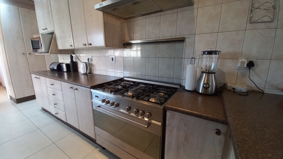 5 Bedroom Property for Sale in Parkrand Gauteng