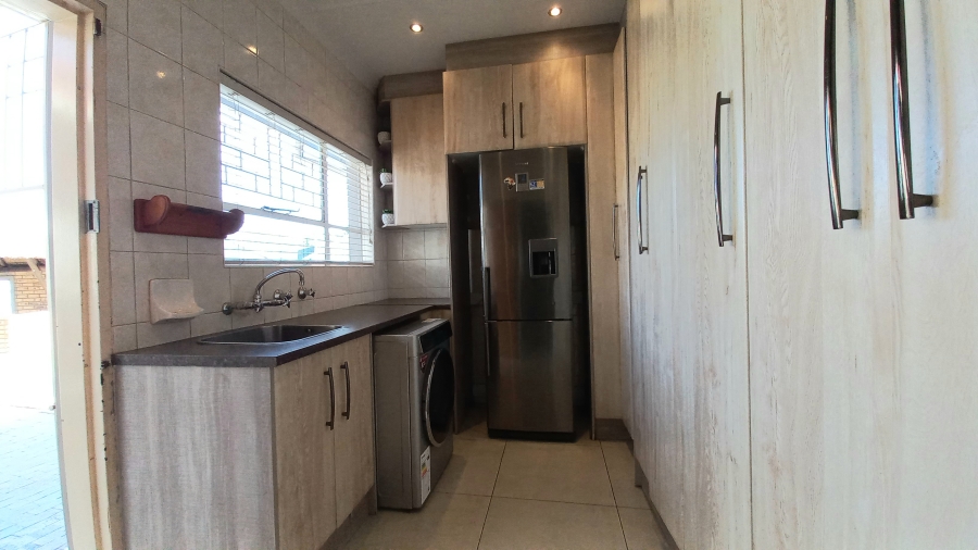 5 Bedroom Property for Sale in Parkrand Gauteng