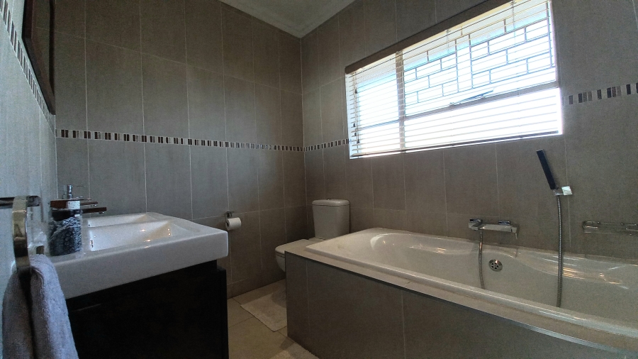 5 Bedroom Property for Sale in Parkrand Gauteng