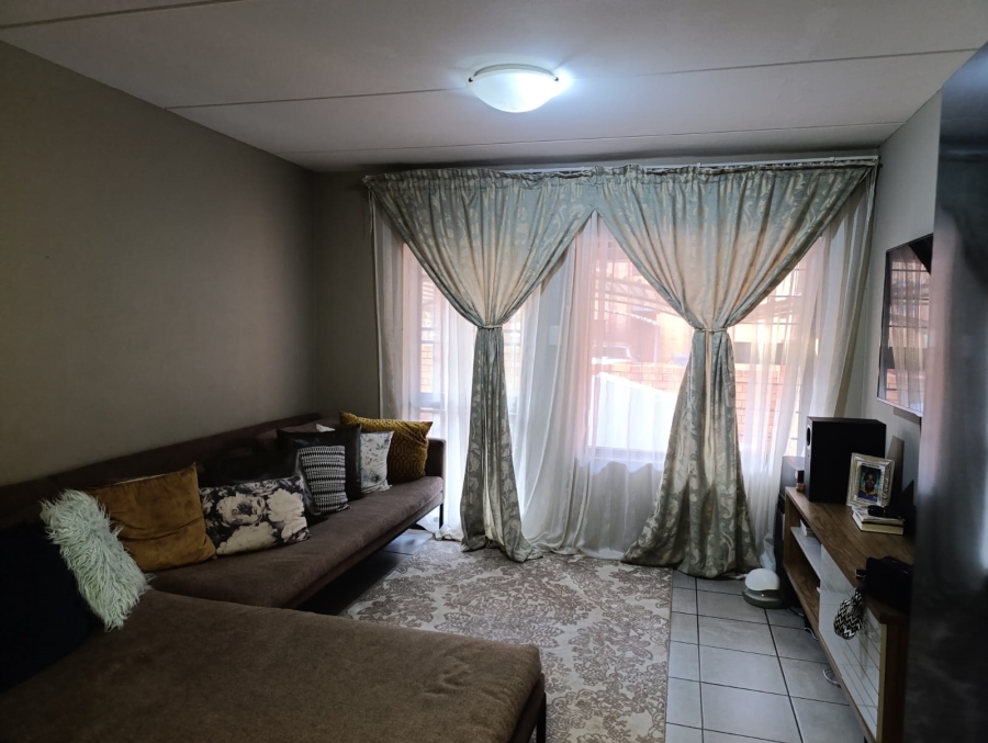 To Let 2 Bedroom Property for Rent in La Montagne Gauteng