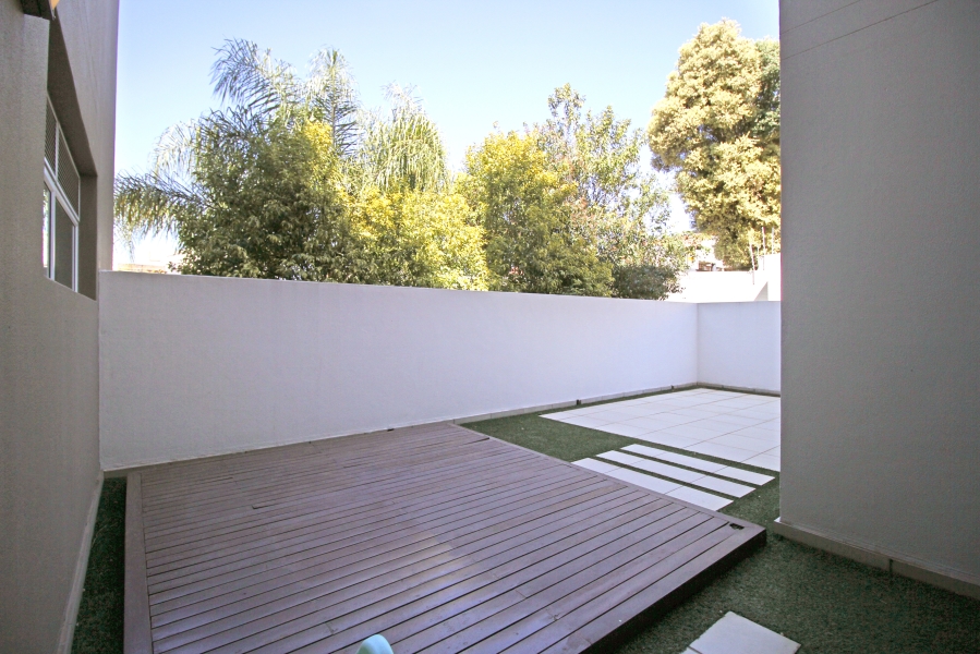 2 Bedroom Property for Sale in Atholl Gauteng