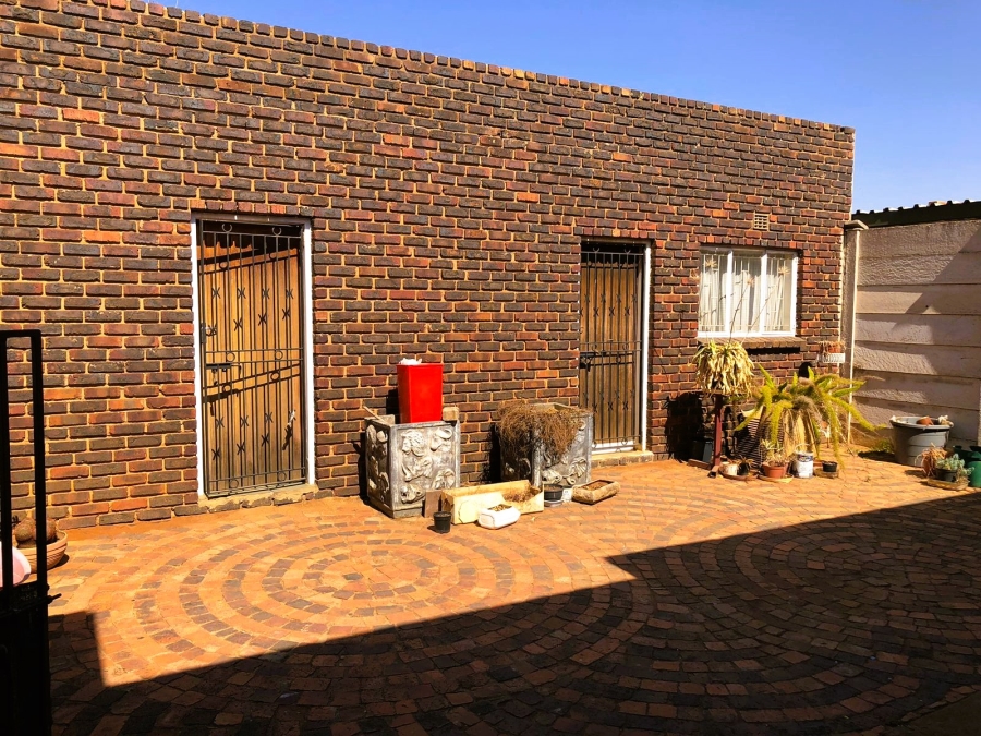 4 Bedroom Property for Sale in Houtkop A H Gauteng