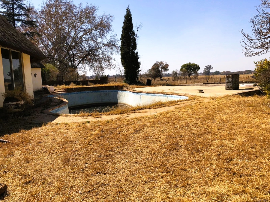 4 Bedroom Property for Sale in Houtkop A H Gauteng