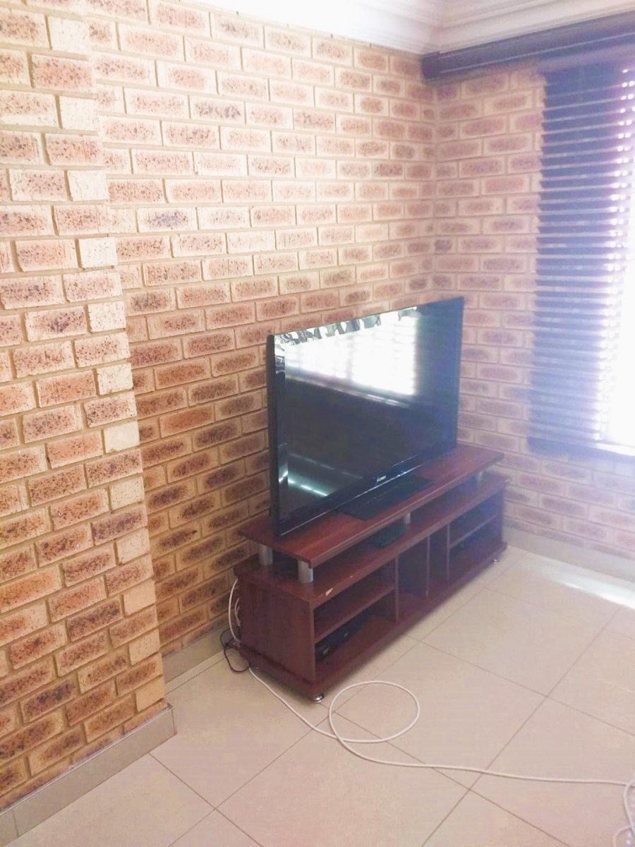 3 Bedroom Property for Sale in Falcon Ridge Gauteng