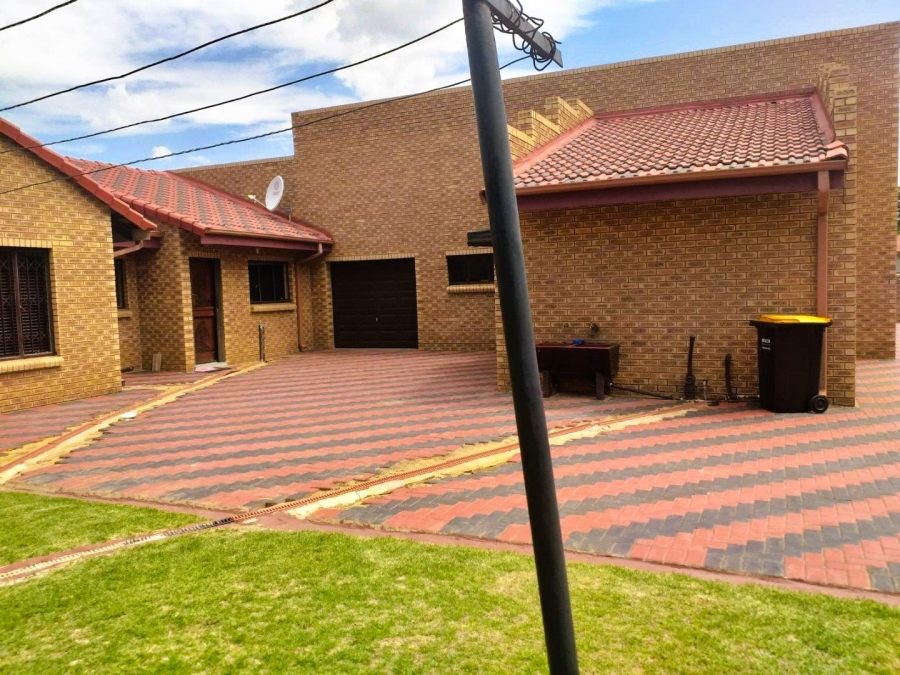 3 Bedroom Property for Sale in Falcon Ridge Gauteng