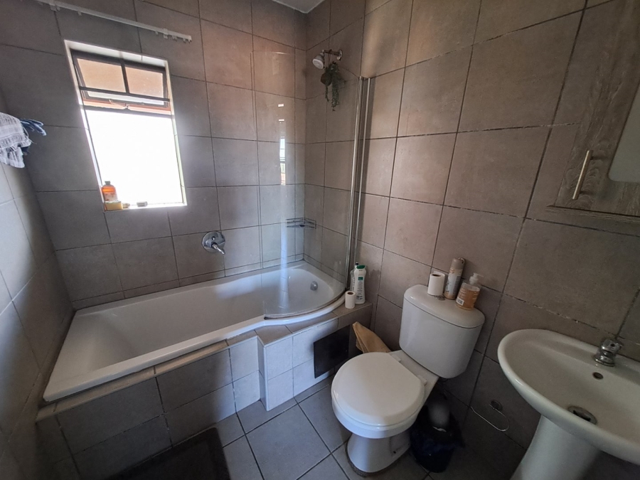 2 Bedroom Property for Sale in Montana Tuine Gauteng