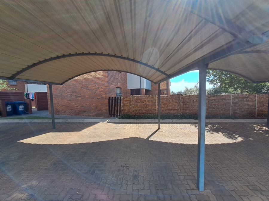 2 Bedroom Property for Sale in Montana Tuine Gauteng