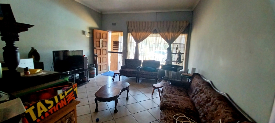 5 Bedroom Property for Sale in Petersfield Gauteng