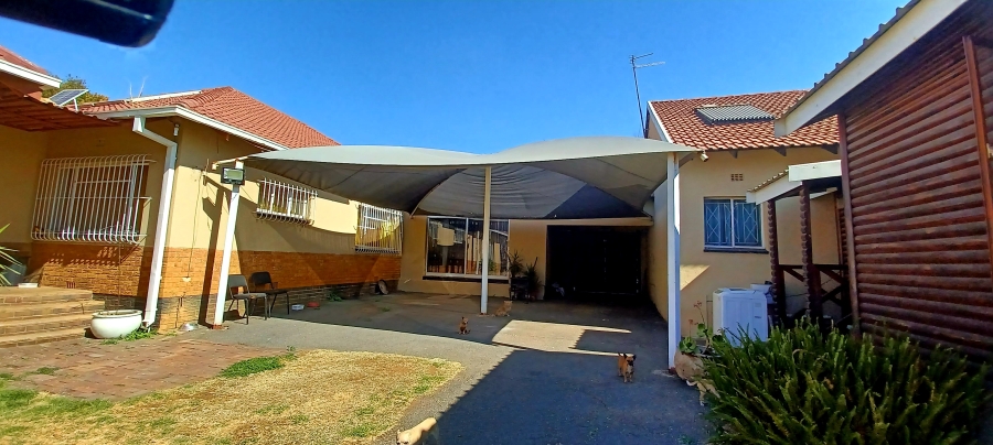 5 Bedroom Property for Sale in Petersfield Gauteng