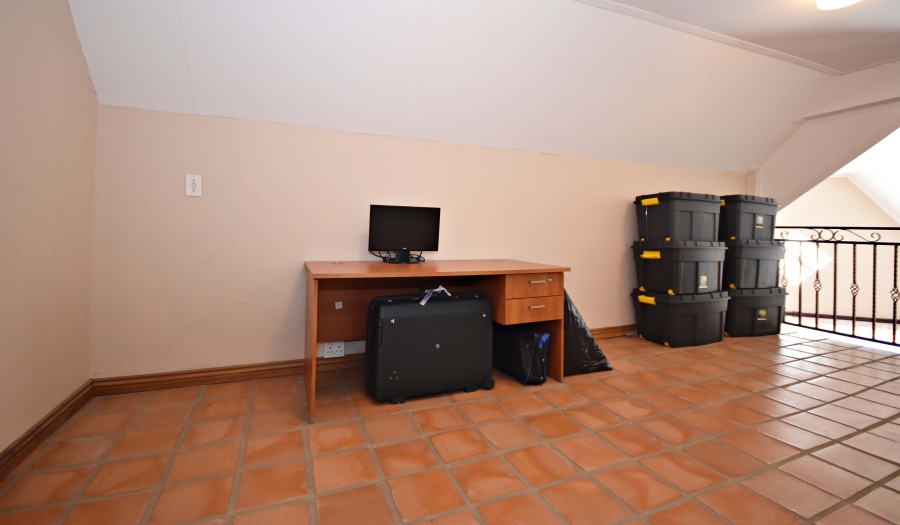 4 Bedroom Property for Sale in Bromhof Gauteng