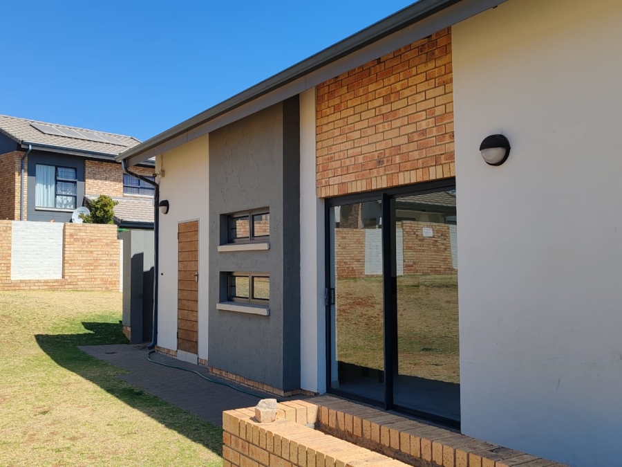 2 Bedroom Property for Sale in Amberfield Gauteng