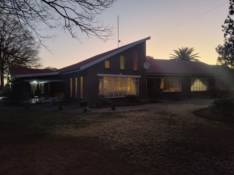 4 Bedroom Property for Sale in Van Der Merwes Kroon Gauteng