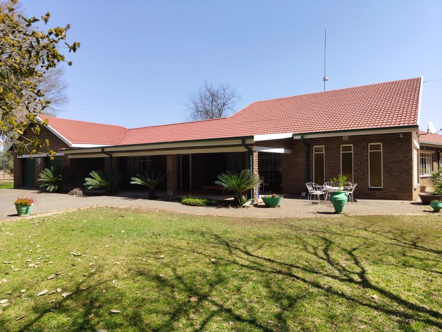 4 Bedroom Property for Sale in Van Der Merwes Kroon Gauteng