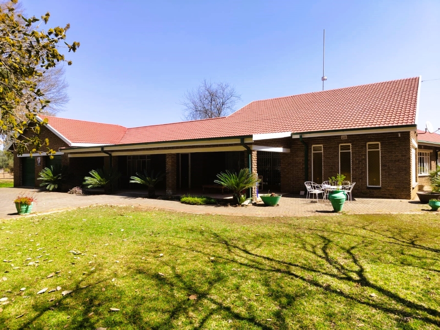 4 Bedroom Property for Sale in Van Der Merwes Kroon Gauteng