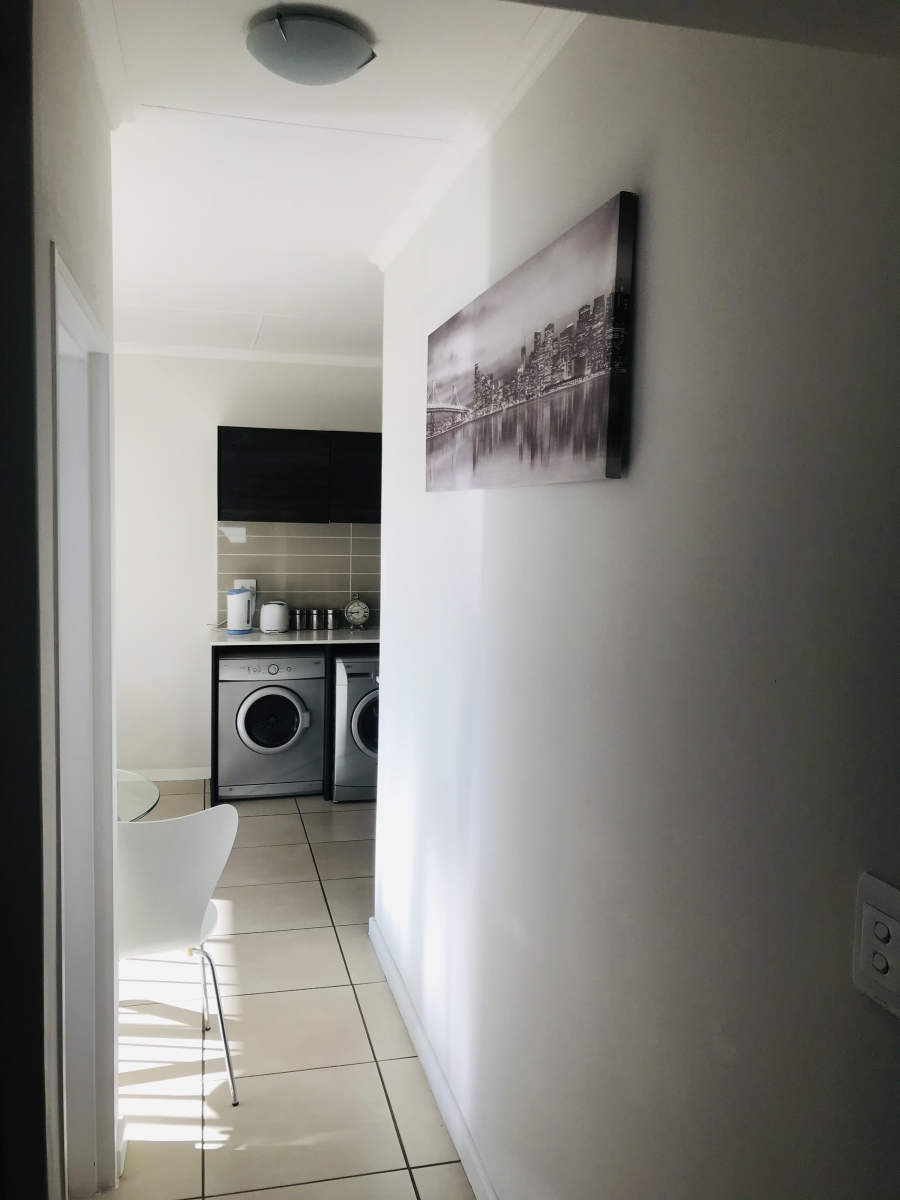 To Let 1 Bedroom Property for Rent in Olivedale Gauteng