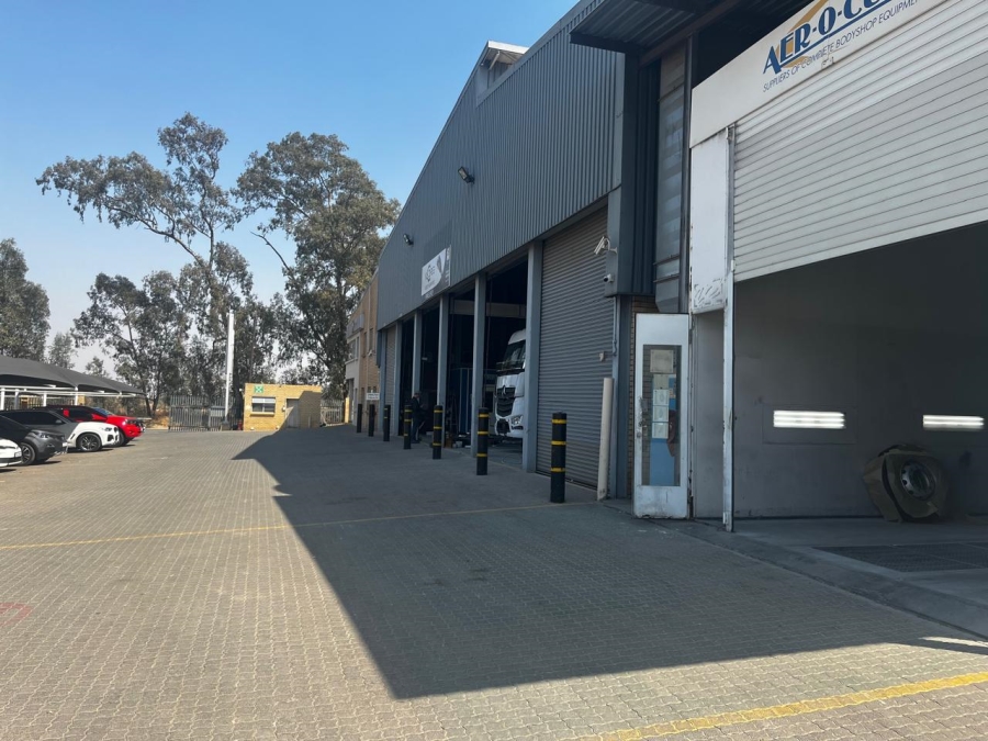 To Let commercial Property for Rent in Driehoek Gauteng