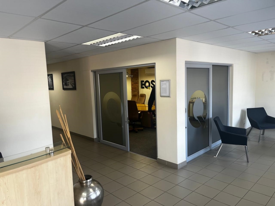 To Let commercial Property for Rent in Driehoek Gauteng