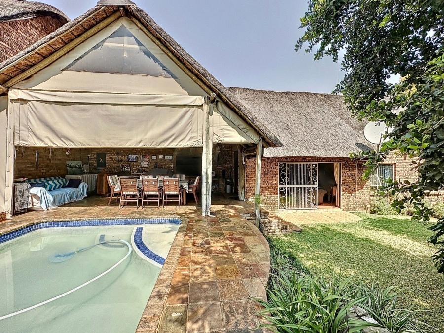 5 Bedroom Property for Sale in Faerie Glen Gauteng