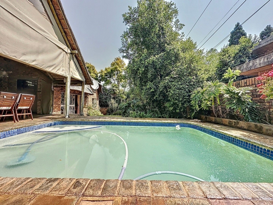 5 Bedroom Property for Sale in Faerie Glen Gauteng