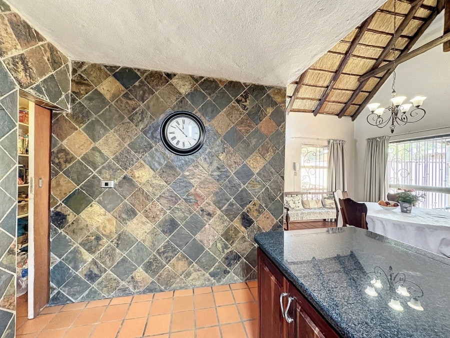 5 Bedroom Property for Sale in Faerie Glen Gauteng