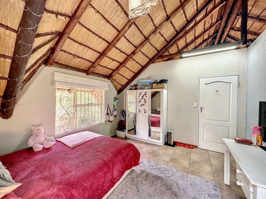 5 Bedroom Property for Sale in Faerie Glen Gauteng