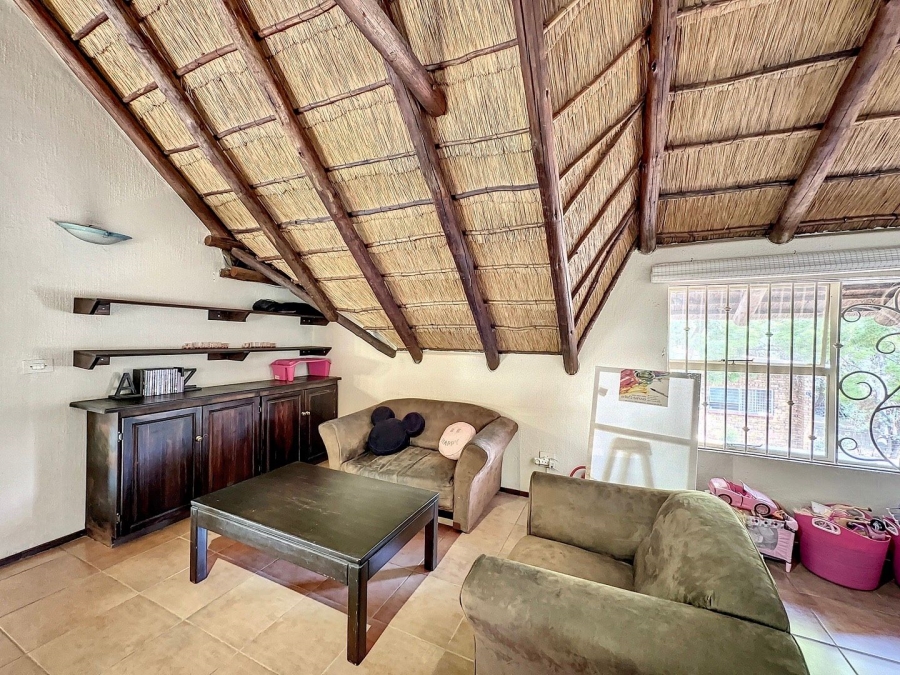 5 Bedroom Property for Sale in Faerie Glen Gauteng