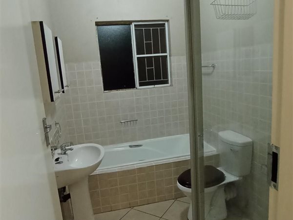 To Let 2 Bedroom Property for Rent in Glen Marais Gauteng