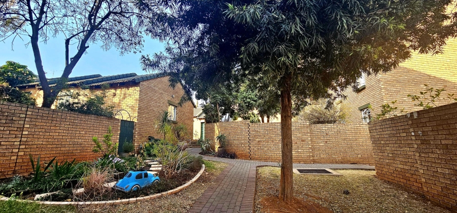 2 Bedroom Property for Sale in Die Hoewes Gauteng