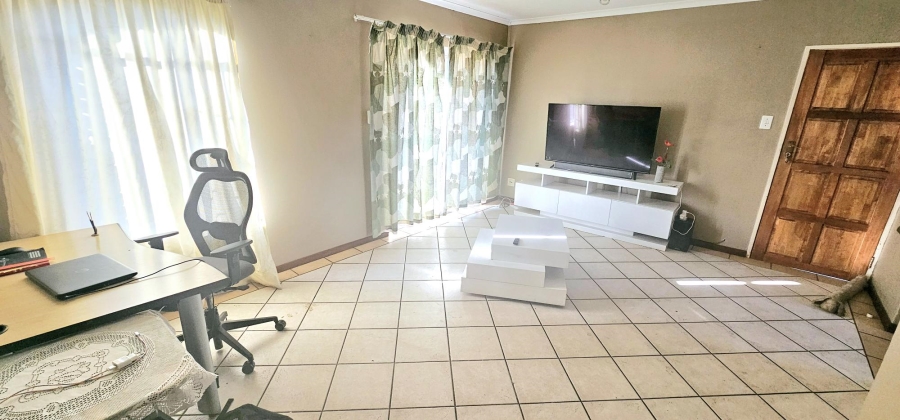 2 Bedroom Property for Sale in Die Hoewes Gauteng