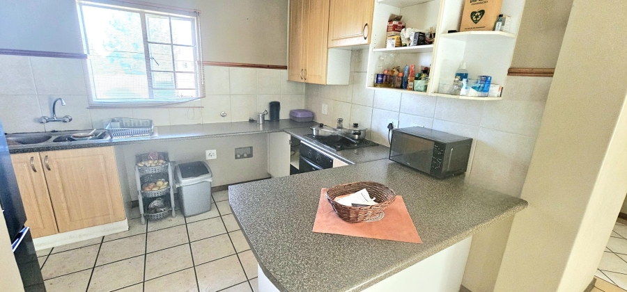 2 Bedroom Property for Sale in Die Hoewes Gauteng