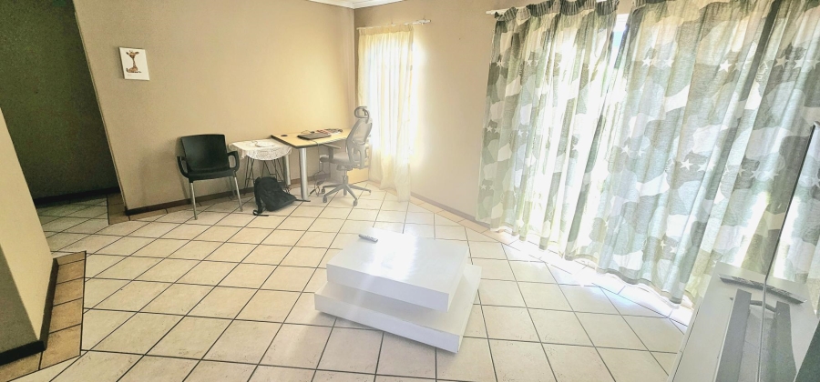 2 Bedroom Property for Sale in Die Hoewes Gauteng