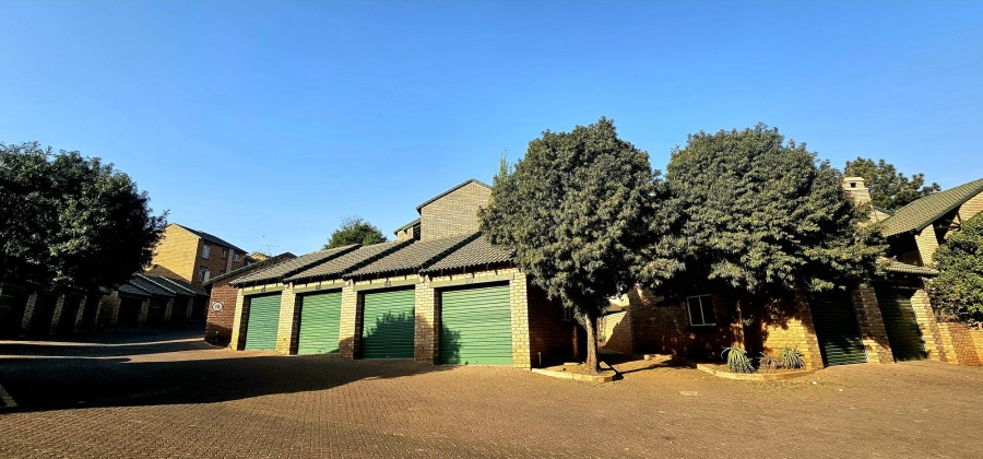 2 Bedroom Property for Sale in Die Hoewes Gauteng