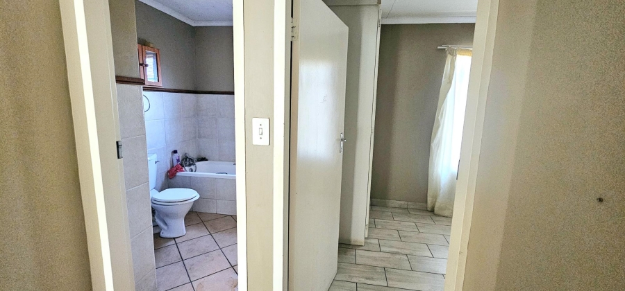 2 Bedroom Property for Sale in Die Hoewes Gauteng