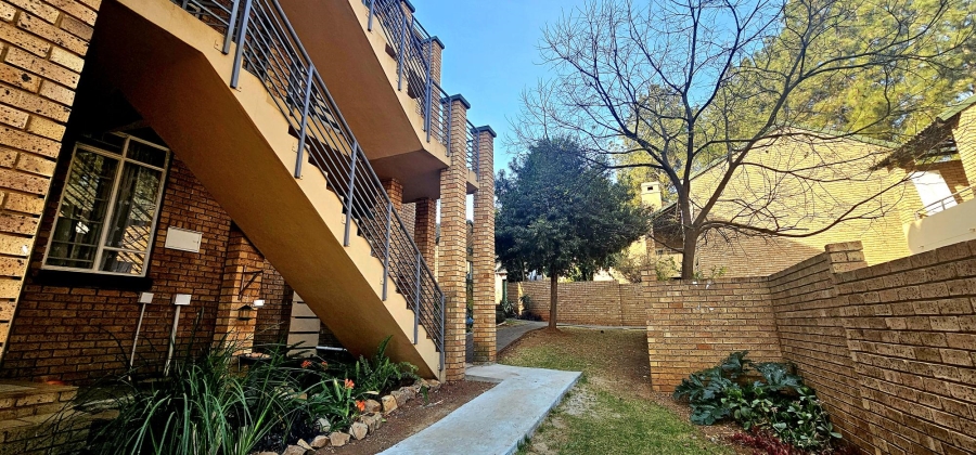 2 Bedroom Property for Sale in Die Hoewes Gauteng