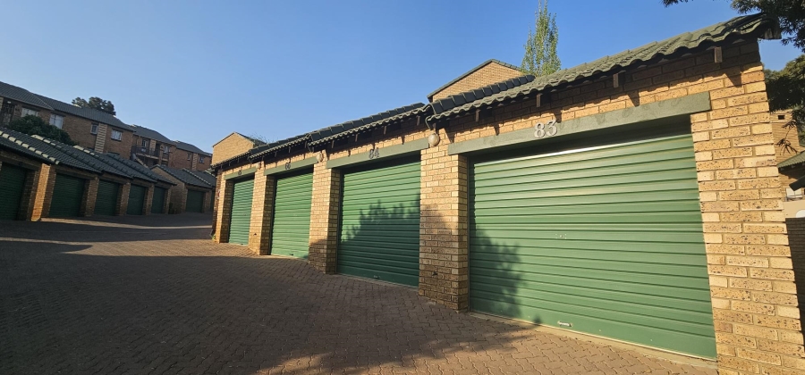 2 Bedroom Property for Sale in Die Hoewes Gauteng