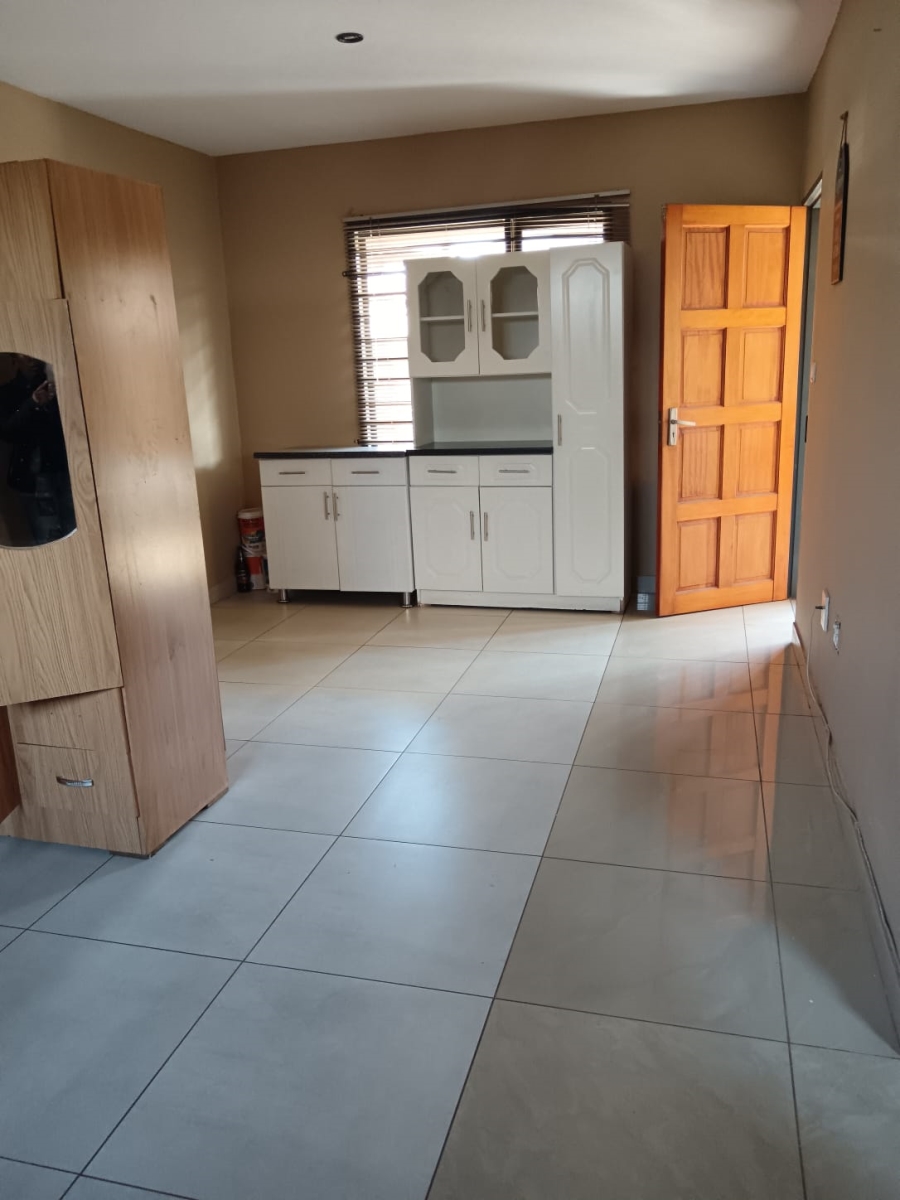 To Let 1 Bedroom Property for Rent in Bram Fischerville Gauteng