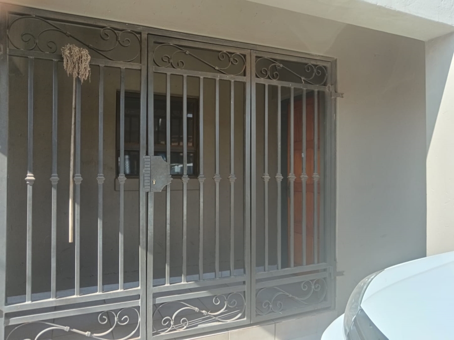 To Let 1 Bedroom Property for Rent in Bram Fischerville Gauteng