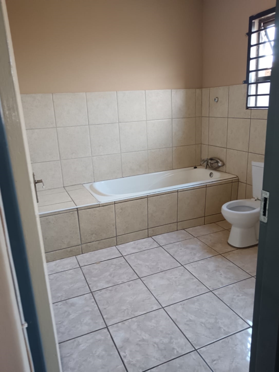 To Let 1 Bedroom Property for Rent in Bram Fischerville Gauteng