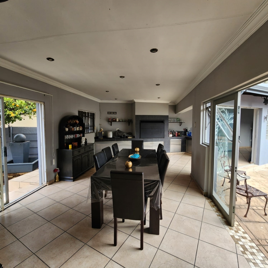 4 Bedroom Property for Sale in General Albertspark Gauteng