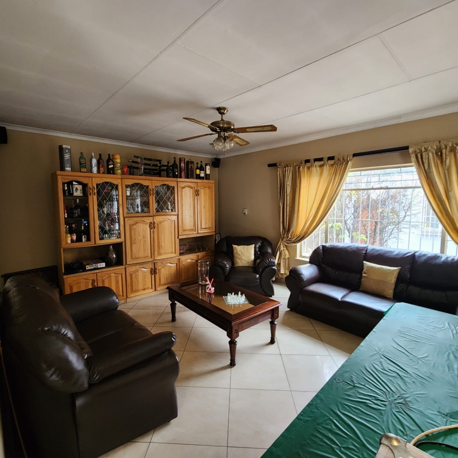 4 Bedroom Property for Sale in General Albertspark Gauteng