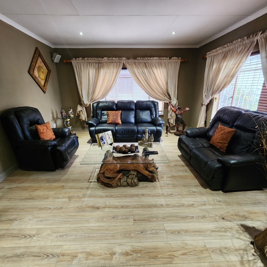 4 Bedroom Property for Sale in General Albertspark Gauteng